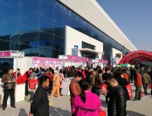 我們?cè)谏綎|展會(huì)上宣傳西安生活用紙展 (9)